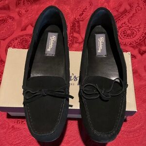 Women’s ST JOHN’S BAY SUEDE DRIVING MOCCASIN BLACK CAMMIE SIZE 10 NWT in box